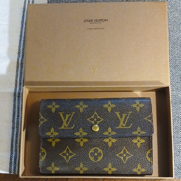 Louis Vuitton Handbags - Louis Vuitton Monogram Porte Tresor Etui Papier Wallet
